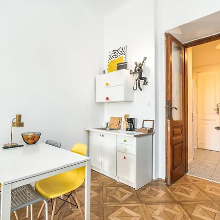 Shortstaypoland Old Town C1 *